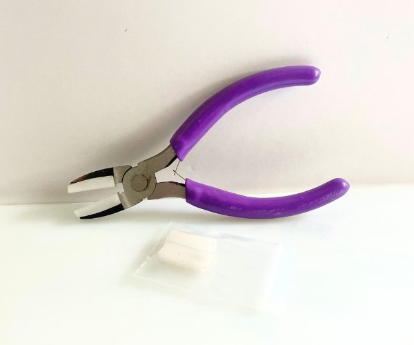 Nylon Straight Jaw Pliers for straightening wire with extra jaws and a purple handle in the mountain woman products studio